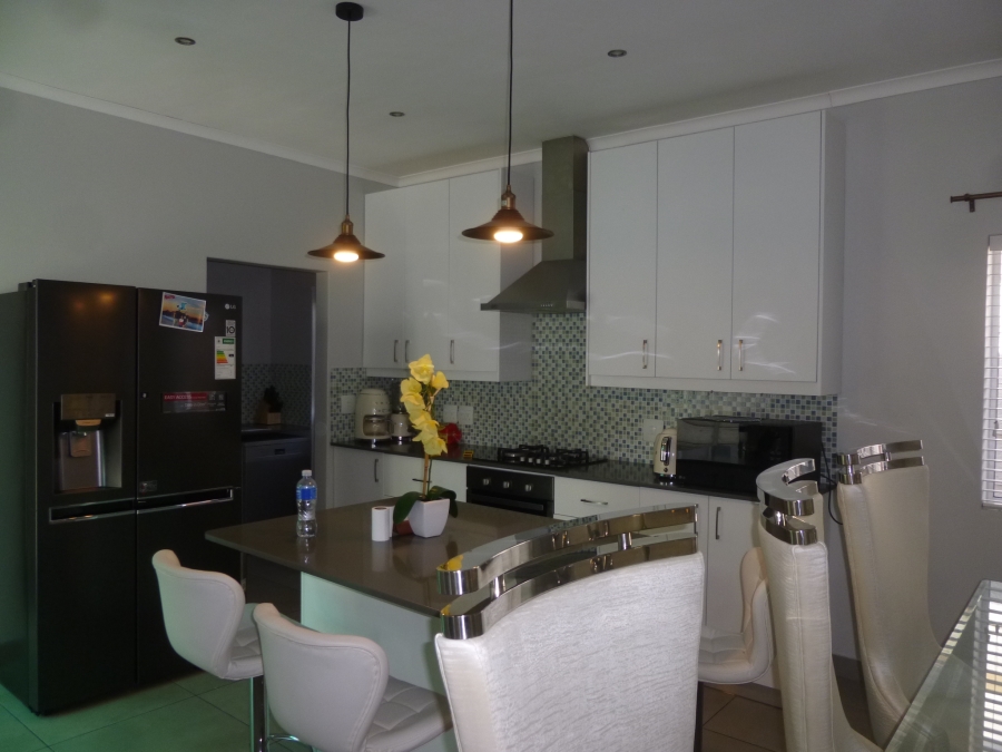 To Let 4 Bedroom Property for Rent in Parklands North Western Cape